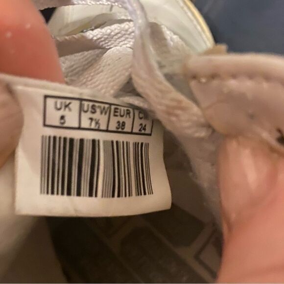 Beautiful sneakers by Puma in size 71/2 - Picture 8 of 8